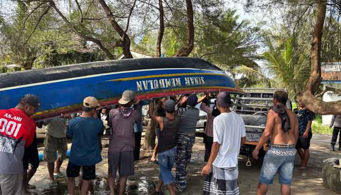 Dihantam Ombak Tinggi, Perahu Nelayan Terbalik, 1 Orang Belum Ditemukan