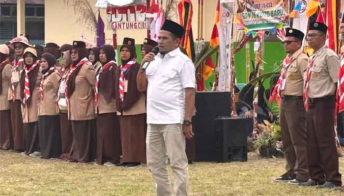 Wakil Bupati Solok, H. Candra resmi menutup kegiatan Gegipralang (Gelar Giat Prestasi Pramuka Penggalang) Kwartir Ranting Kubung Tahun 2025 yang digelar di Lapangan Bola SMP Negeri 3 Gantung Ciri