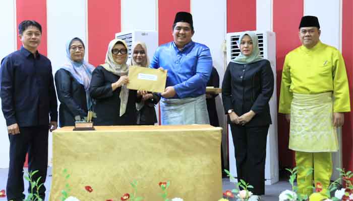 Rapat Paripurna DPRD, Bupati Roby Sampaikan Ranperda APBD 2026 dan Ranperda Perseroda Bintan Karya Bahari 1 Bupati Roby Kurniawan sampaikan Ranperda APBD 2026 dan Ranperda Perseroda Bintan Karya Bahari ke DPRD Kabupaten Bintan