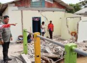 Tinjau 1 Rumah Roboh di Kampung Mentigi Laut Tanjung Uban, Sekda Bintan: Pemkab Akan Lakukan Tindakan Responsif!