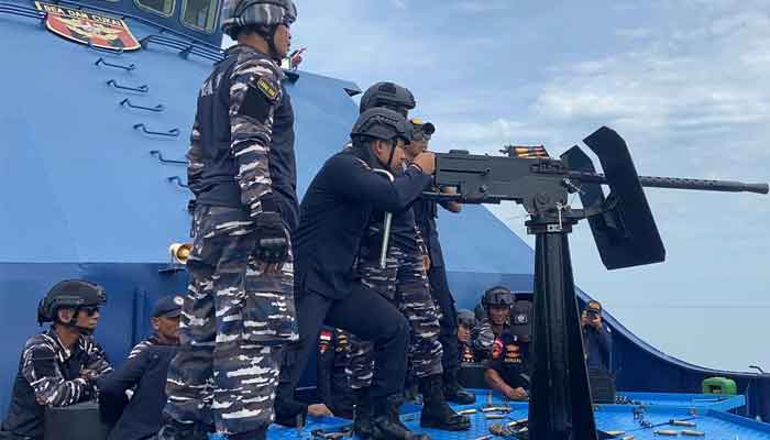 TNI AL Berikan Pelatihan Menembak kepada Personel PSO Bea dan Cukai Tipe A Tanjung Balai Karimun