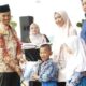Wakil Bupati Solok Selatan Serahkan Pakaian Seragam Sekolah Gratis untuk Pelajar Sungai Pagu