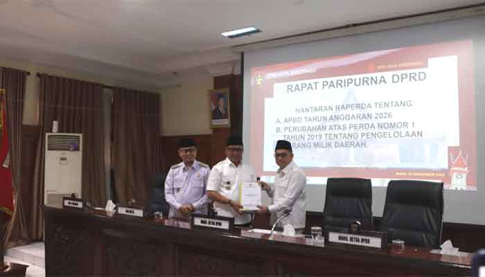 Wali Kota Bukittinggi Hantarkan Ranperda APBD 2026 dan Perubahan Perda Pengelolaan Barang Milik Daerah
