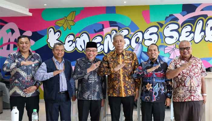 Wakil Menteri Sosial Agus Jabo Priyono bersama Rombongan Pemerintah Kota Padang terkait sekolah rakyat