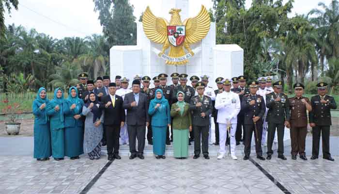 Peringati Hari Pahlawan 2025, Forkopimda Asahan Ziarah di TMP Kisaran
