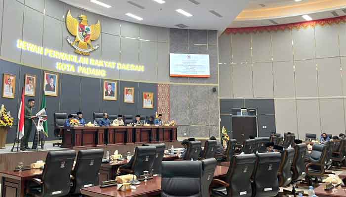 Penyampaian pendapat akhir Fraksi-fraksi DPRD Kota Padang tentang Ranperda BMD dan SOTK