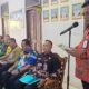 Sekda Way Kanan Machiavelli Herman Tarmizi sampaikan sambutan saat menyambut kunjungan Tim Wasev TMMD ke-126 tahun 2025 di Kampung Sriwijaya, Kecamatan Umpu Semenguk