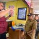 Wali Nagari Limbanang, Yori Noviola bersama Wabup Limapuluh Kota, Ahlul Badrito Putra dampingi Dir Resnarkoba Polda Sumbar, Kombes Pol Wedy Mahadi.