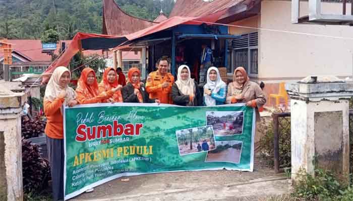 Peduli Bencana Alam, APKESMI Limapuluh Kota Salurkan Bantuan di Gunuang Omeh
