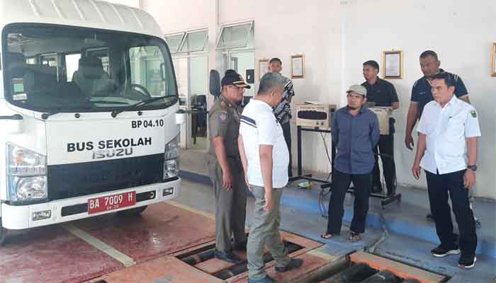 Wakil Bupati Solok, H. Candra meninjau Posko Utama Penanggulangan Bencana di Koto Baru, Kecamatan Kubung dan instruksikan goro