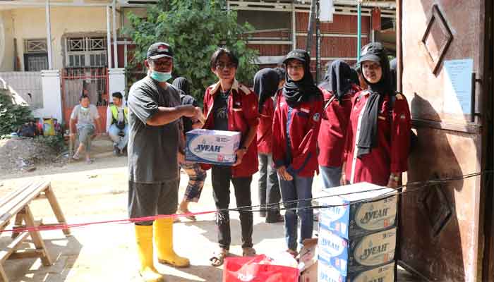 HMD PKnH UNP Salurkan Donasi untuk Masyarakat Terdampak Banjir di Nanggalo Padang