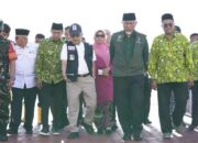 Gubernur Sumbar, Mahyeldi menyambut kedatangan Ketua Umum Palang Merah Indonesia (PMI), Jusuf Kalla, di ruang VIP Bandara Internasional Minangkabau