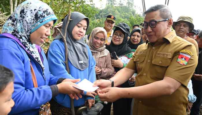 Pemko Bukittinggi Salurkan Bantuan Longsor untuk Warga Sungai Landia Agam