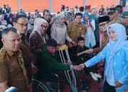 Pemko Bukittinggi Serahkan Bantuan Kursi Roda Disabilitas dan Lansia, sembako KK Miskin dan UEP