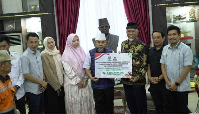 Pemprov Bengkulu Salurkan Bantuan Bencana Senilai Rp1 Miliar untuk Sumbar 1 Pemprov Bengkulu Salurkan Bantuan Bencana Senilai Rp1 Miliar untuk Sumbar
