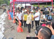 Presiden Prabowo Tinjau Jalan Nasional yang Putus di Lembah Anai