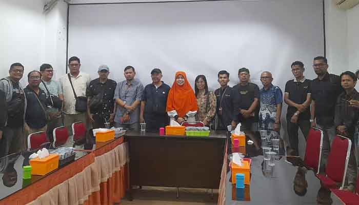 Anggota DPR RI, Rahmat Saleh Bantu Wartawan Terdampak Banjir