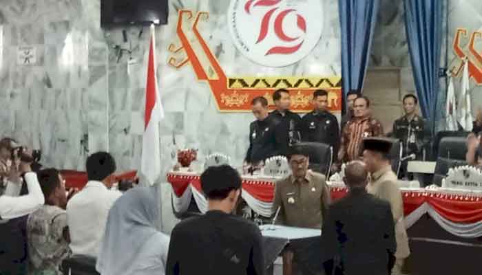 Bupati Hamartoni Hadiri Rapat Paripurna DPRD Pembahasan RPJMD Lampung Utara 2025-2029 1 Bupati Hamartoni Ahadis hadiri Rapat Paripurna DPRD Pembahasan RPJMD Lampung Utara 2025-2029
