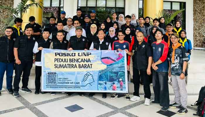 Rektor UNP, Krismadinata Berangkatkan Tim Relawan Peduli Bencana ke Tanjung Raya, Kabupaten Agam