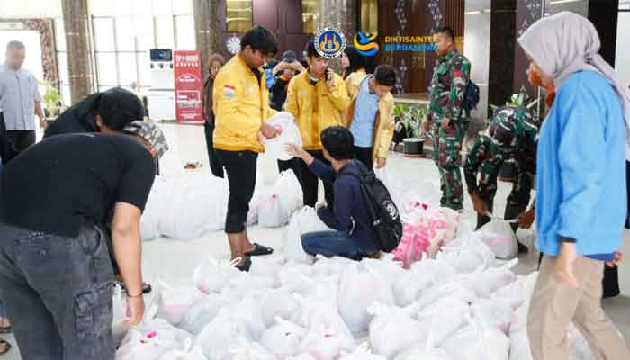 UNP Mulai Salurkan Bantuan untuk Korban Banjir dan Longsor di Padang
