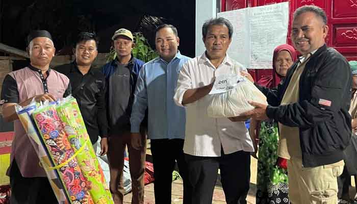 UNP Salurkan bantuan 50 Paket Sembako untuk Warga Nagari Koto Sani di Kabupaten Solok