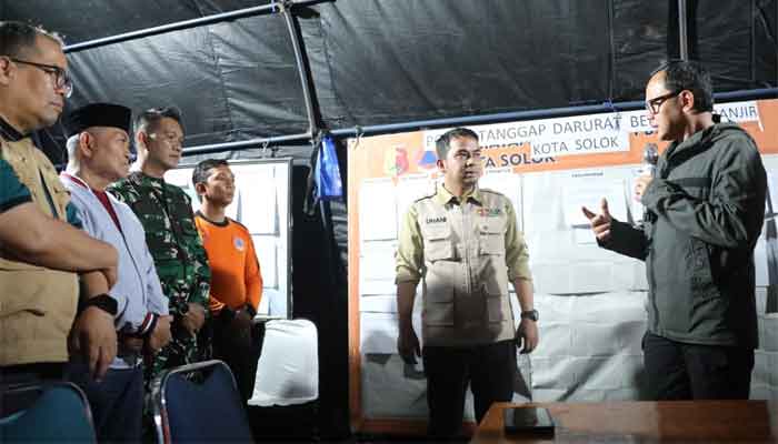 Wamendagri Bima Arya Sugiarto tinjau penanganan banjir di Solok