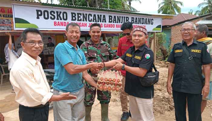 Wartawan Sijunjung salurkan bantuan ke Korban Galodo Solok.