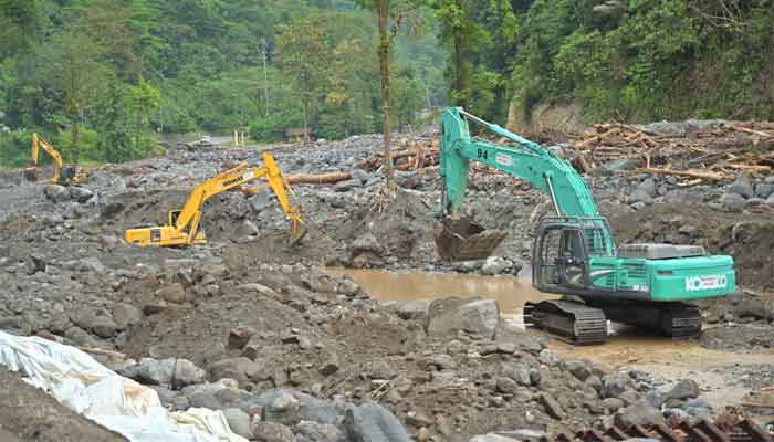 Pemprov Sumbar Kerahkan 35 Alat Berat dan 940 Geobag untuk percepatan penanganan dampak bencana hidrometeorologi