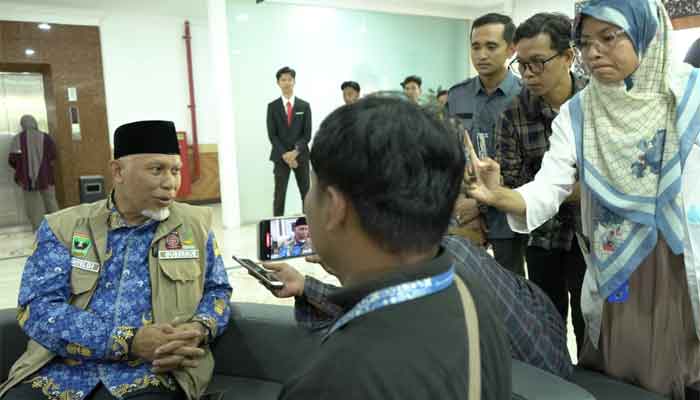 Gubernur Sumbar, Mahyeldi berikan keterangan terkait rehab rekon