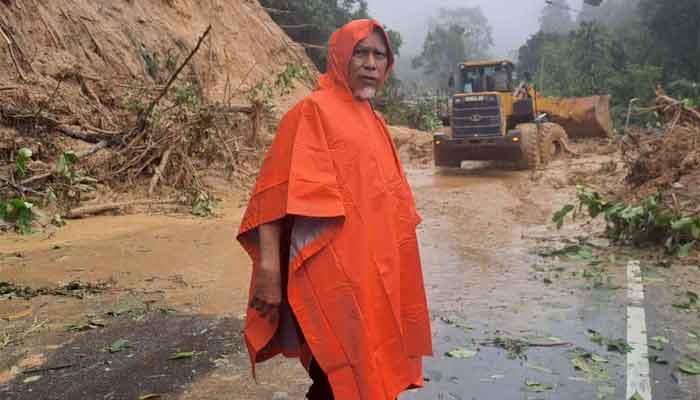 Gubernur Sumbar, Mahyeldi Ansharullah mengimbau seluruh masyarakat untuk meningkatkan kewaspadaan terhadap potensi peningkatan curah hujan