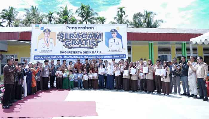 Meski Efisiensi Anggaran, Pemkab Solok Selatan Tetap Gratiskan 26.942 Stel Seragam Sekolah di 2025