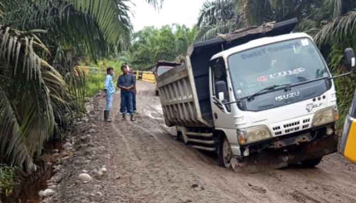 Olala! 2 Proyek Jalan APBN di Agam Diduga Mengarah ke Kawasan Perkebunan Sawit 1 Paket proyek peningkatan jalan yang bersumber dari Anggaran Pendapatan dan Belanja Negara (APBN) di Kabupaten Agam