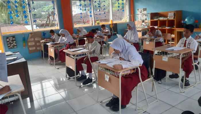 Murid SD di Kota Sawahlunto ikuti ujian akhir semester