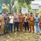 Anggota DPRD Payakumbuh, Boy Sandi foto bersama dengan perangkat Kelurahan Bulakan Balai Kandi, usai kegiatan Musrenbang