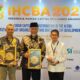 Gubernur Sumbar Terima Penghargaan IHCBA 2025