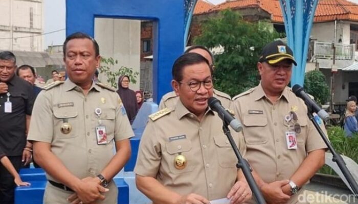 Perkuat Ruang Terbuka Hijau, Walikota Jakarta Timur Munjirin Dampingi Gubernur Pramono Tinjau Taman Gapura Muka Cakung