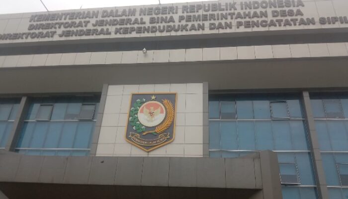Kawal Dugaan Warga Negara Ganda, Peliputan Media di Dukcapil Sempat Memanas
