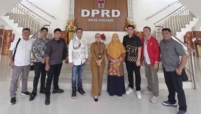 Komisi II DPRD Pematangsiantar Konsultasi Pengelolaan Penyuluhan Pertanian ke DPRD Padang