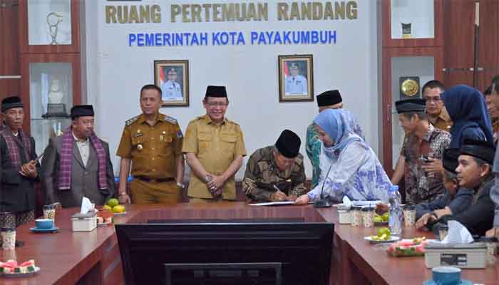 Pemko bersama Niniak Mamak Koto Nan Ompek dan Koto Nan Gadang tandatangani Akta Perjanjian Pembangunan Pasar Payakumbuh