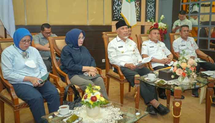 Gubernur Sumbar, Mahyeldi mengikuti Rapat Koordinasi Klinik UMKM Minang Bangkit Pascabencana bersama Kementerian UMKM secara daring