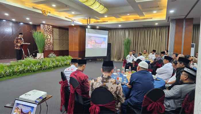 Gubernur Sumbar, Mahyeldi sampaikan sambutan dalam Silaturahmi Perantau Minangkabau bersama organisasi masyarakat Minang, filantropi, dan NGO di Hotel Balairung, Jakarta