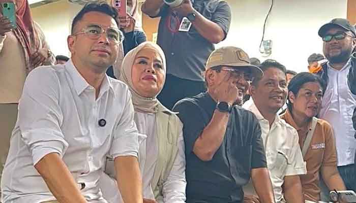 Serahkan Bantuan Bencana Hidrometerologi, Evi Yandri Apresiasi Kepedulian Raffi Ahmad, Tompi dan Alumni UI 1 Wakil Ketua DPRD Sumbar, Evi Yandri Rajo Budiman saat mendampingi penyerahan bantuan 100 musisi heal Sumatera, Rans Entertainment dan alumni UI, untuk masyarakat di sejumlah daerah terdampak bencana hidrometeorologi.
