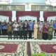 Gubernur Mahyeldi melantik Andree Harmadi Algamar sebagai Kepala Biro Umum Setdaprov Sumbar bersama 65 Kepala SMA