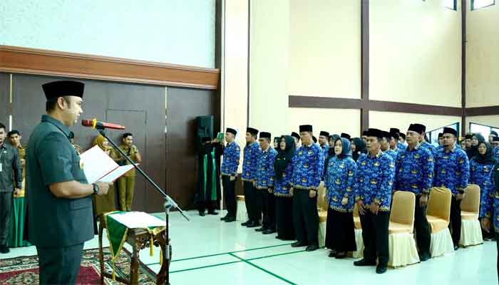 Bupati Sijunjung Lantik 93 Pejabat Administrator, Pengawas dan Fungsional
