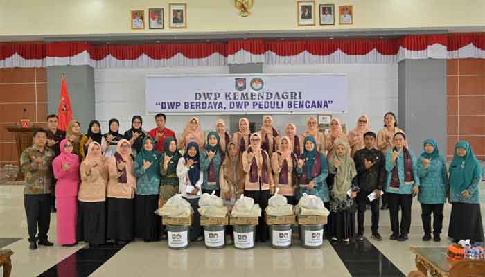 DWP Kemendagri Salurkan 66 Paket Bantuan untuk ASN Korban Bencana di Kabupaten Agam