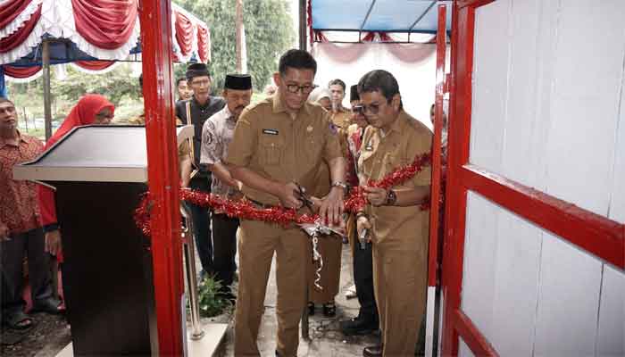 Asisten II Bidang Perekonomian dan Pembangunan, Yasrizal resmikan Gerai Koperasi Merah Putih Kelurahan Parik Muko Aia, Kecamatan Lamposi Tigo Nagori.