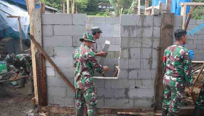 Pembangunan RTLH Saefuloh dalam TMMD reguler ke-127 di Desa Cipelah, Kecamatan Rancabali
