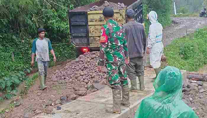 Satgas TMMD ke-127 Pasang Box Culvert di Desa Cipelah