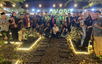 Insan Pers Luak Limopuluah foto bersama anggota DPRD Payakumbuh, Boy Sandi