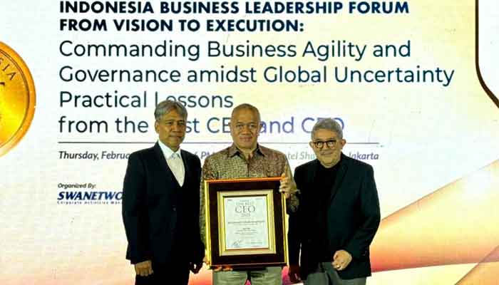 Presdir JNE Mohamad Feriadi Soeprapto Raih Penghargaan Indonesia Best CEO 2025